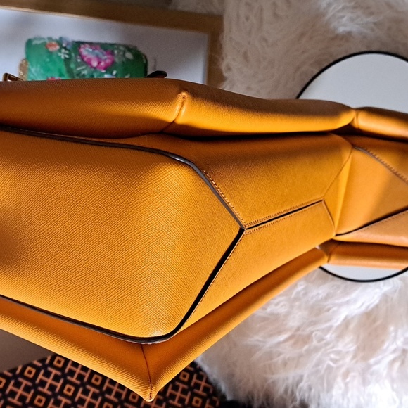 Tory Burch Emerson Satchel EUC - Picture 7 of 16